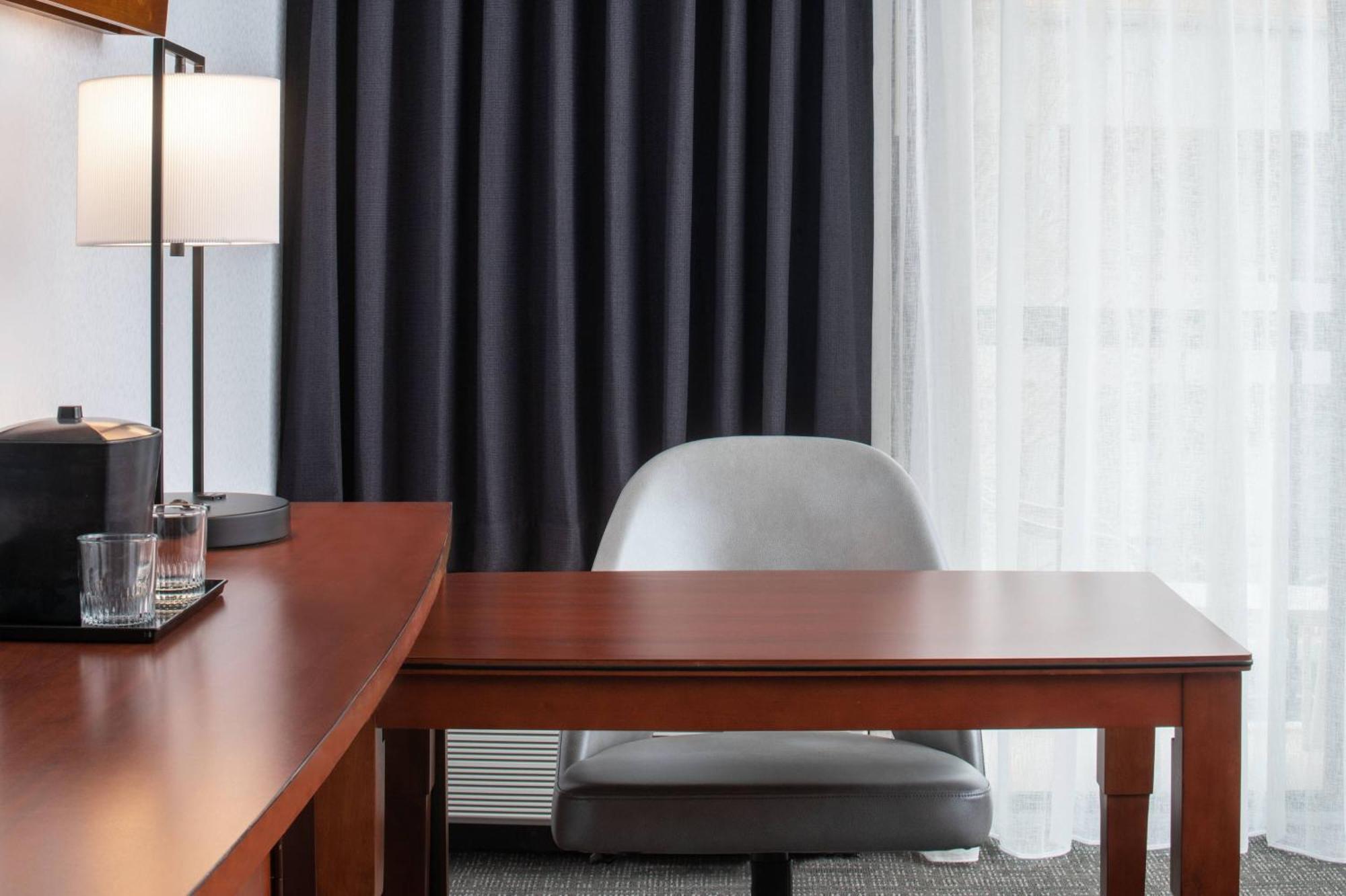 Courtyard By Marriott Dulles Airport Herndon/Reston Екстериор снимка