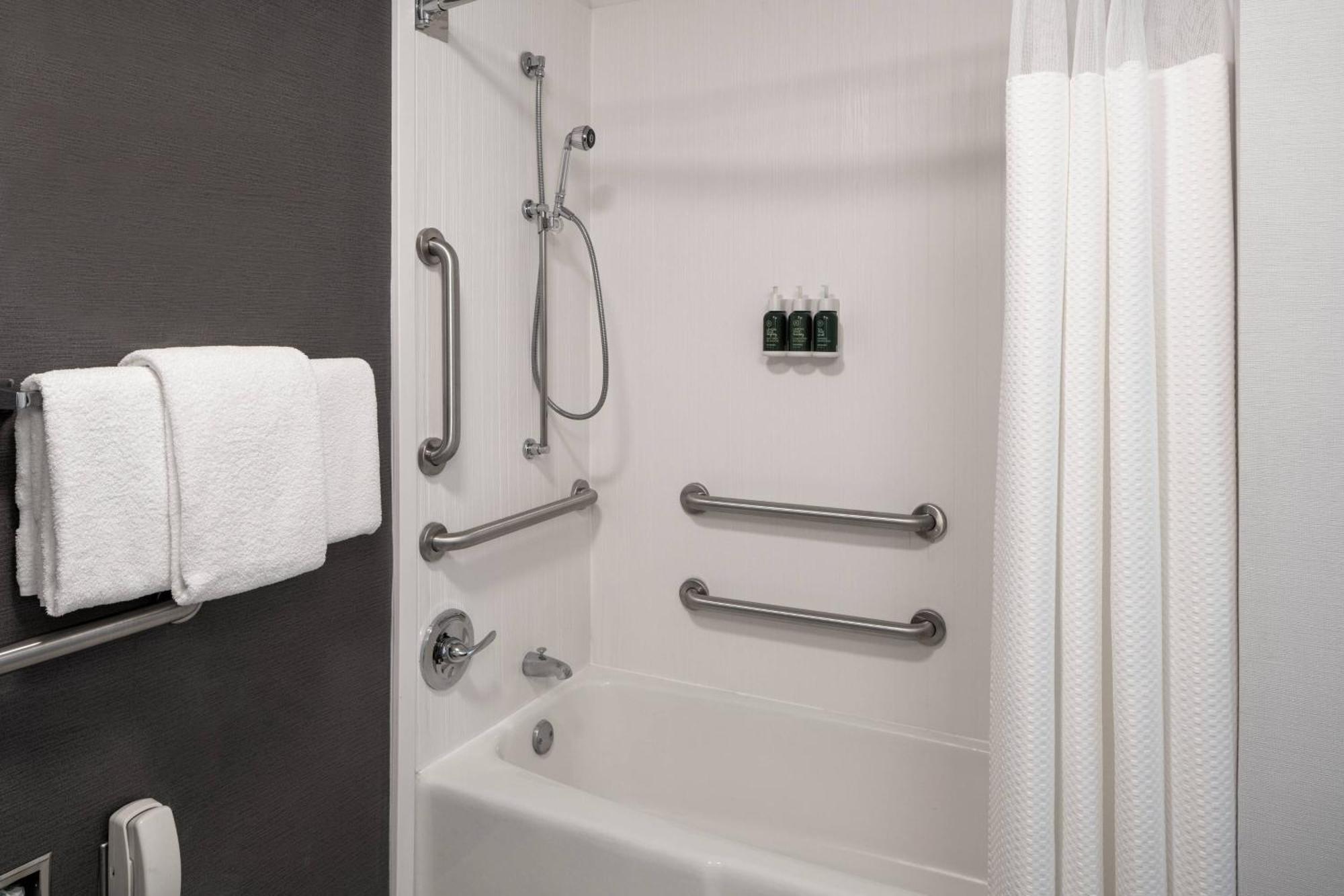 Courtyard By Marriott Dulles Airport Herndon/Reston Екстериор снимка