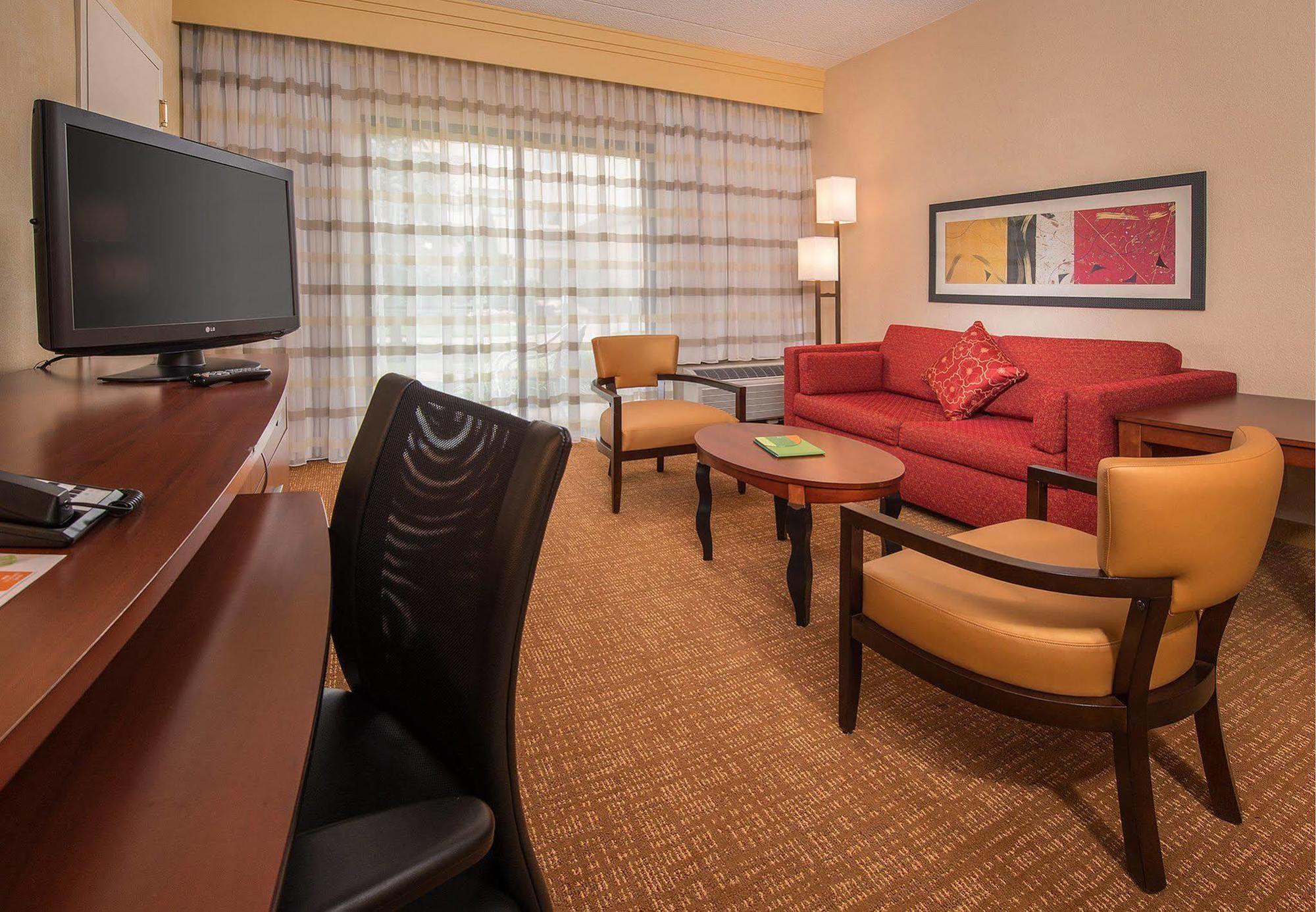 Courtyard By Marriott Dulles Airport Herndon/Reston Екстериор снимка