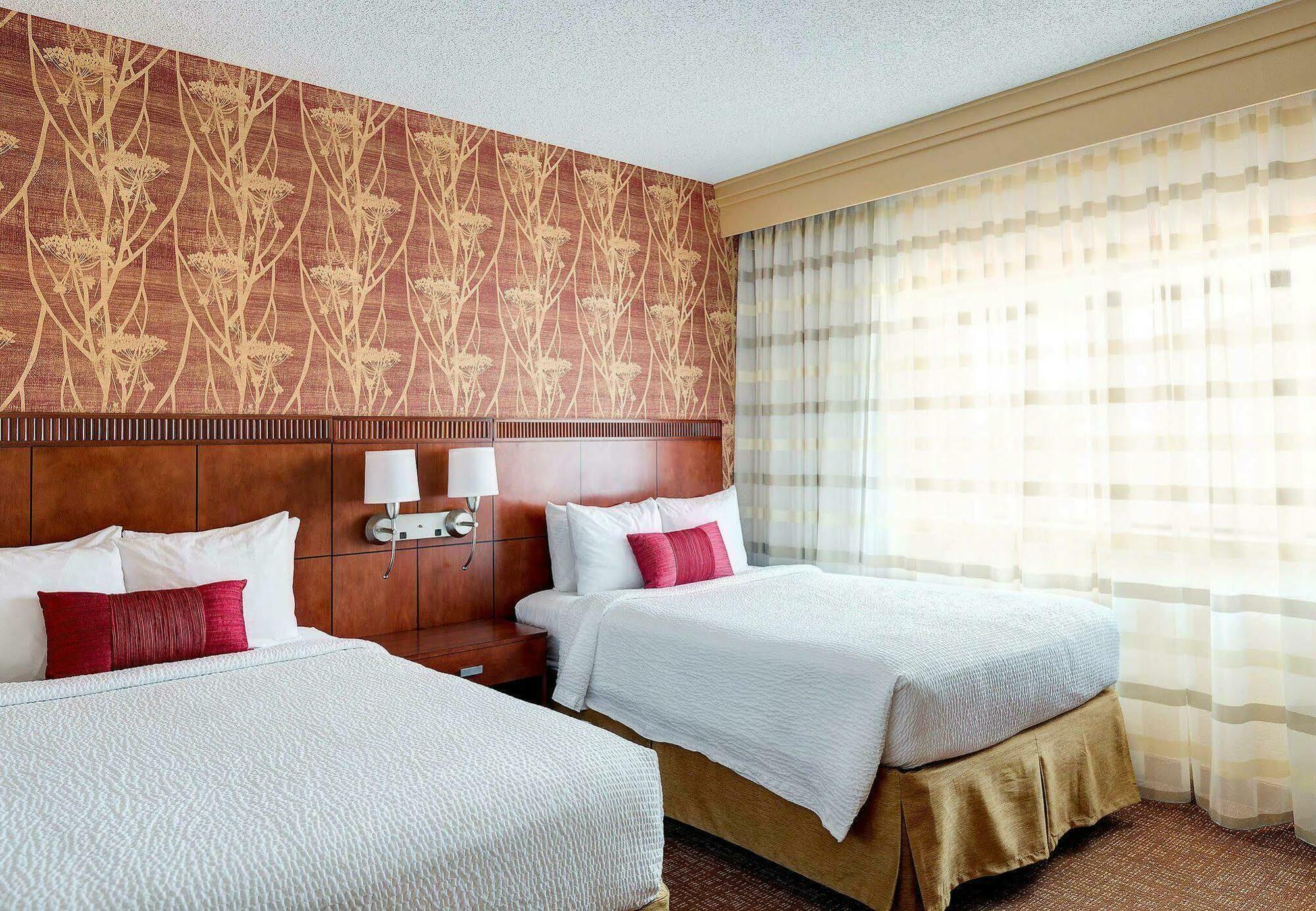 Courtyard By Marriott Dulles Airport Herndon/Reston Екстериор снимка